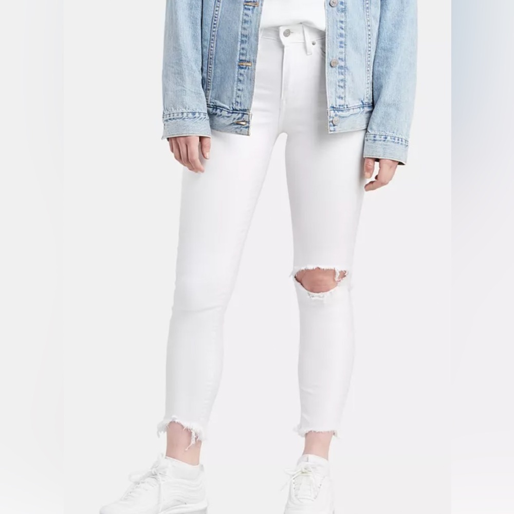 Levi’s white jeans